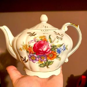 Beautiful Vintage Teapot 💗💗